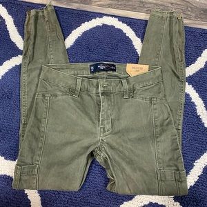 🆕 HOLLISTER || Cropped Pants